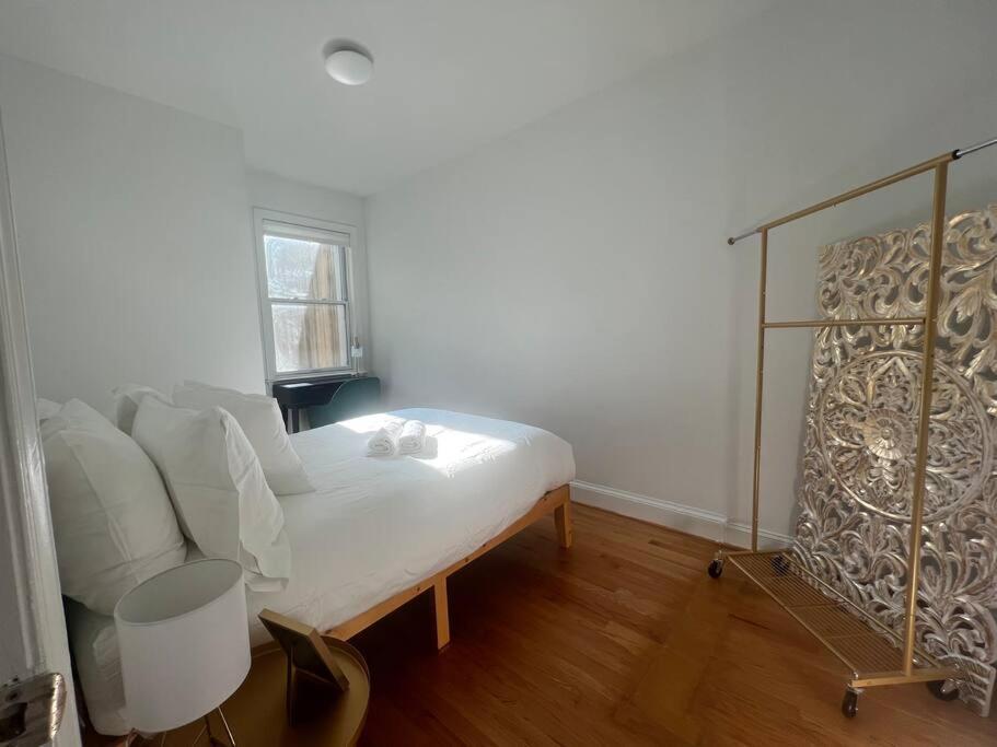 3-Bedroom House With Cute Patio Explore Dc On Foot Вашингтон Экстерьер фото