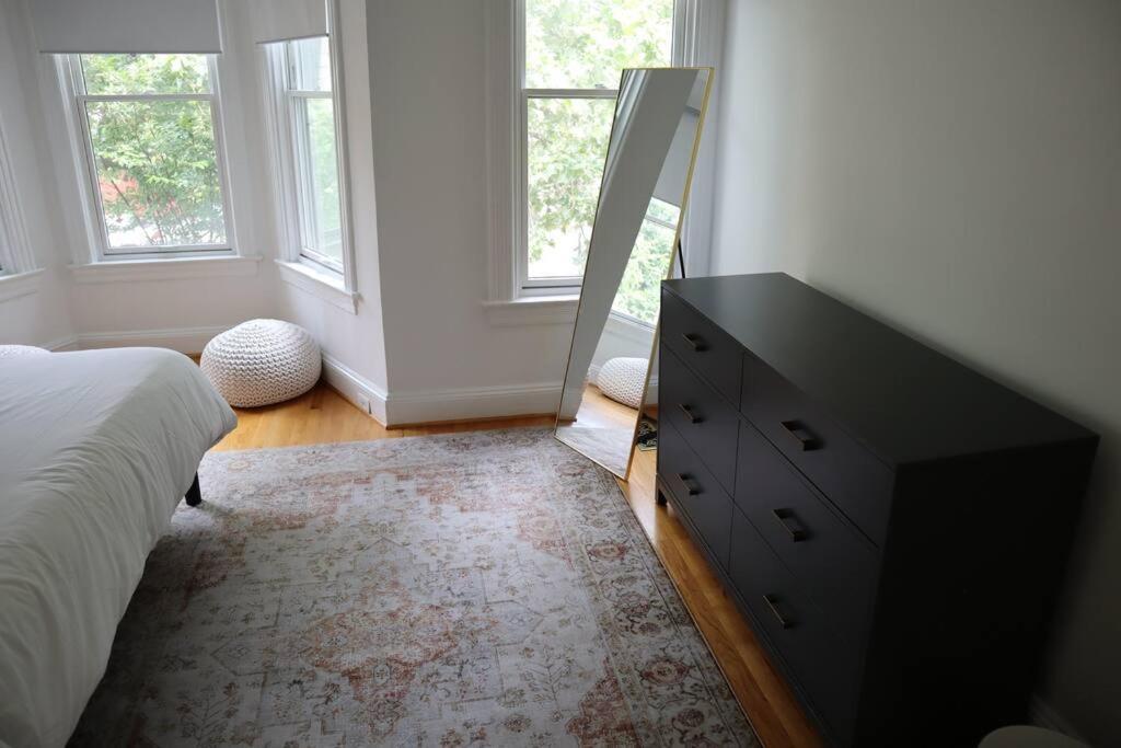 3-Bedroom House With Cute Patio Explore Dc On Foot Вашингтон Экстерьер фото